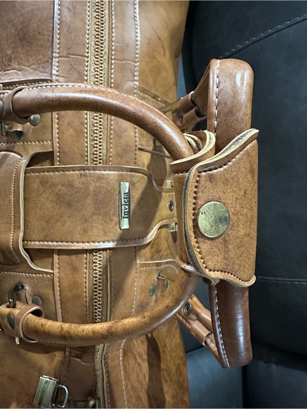 Invicta Vintage Brown Leather Duffel Bag with Brass Hardware Weekender Italy - Picture 10 of 15